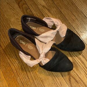 TOMS Women's Black and Pink Flats with bow tie detail